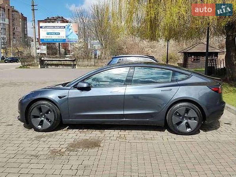 Седан Tesla Model 3 2023 в Одессе