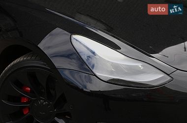 Седан Tesla Model 3 2021 в Киеве