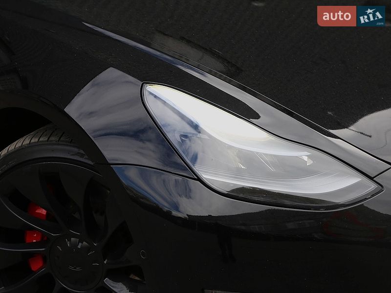 Седан Tesla Model 3 2021 в Киеве