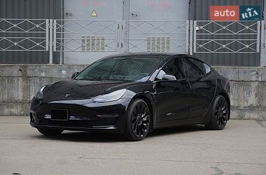 Седан Tesla Model 3 2021 в Киеве