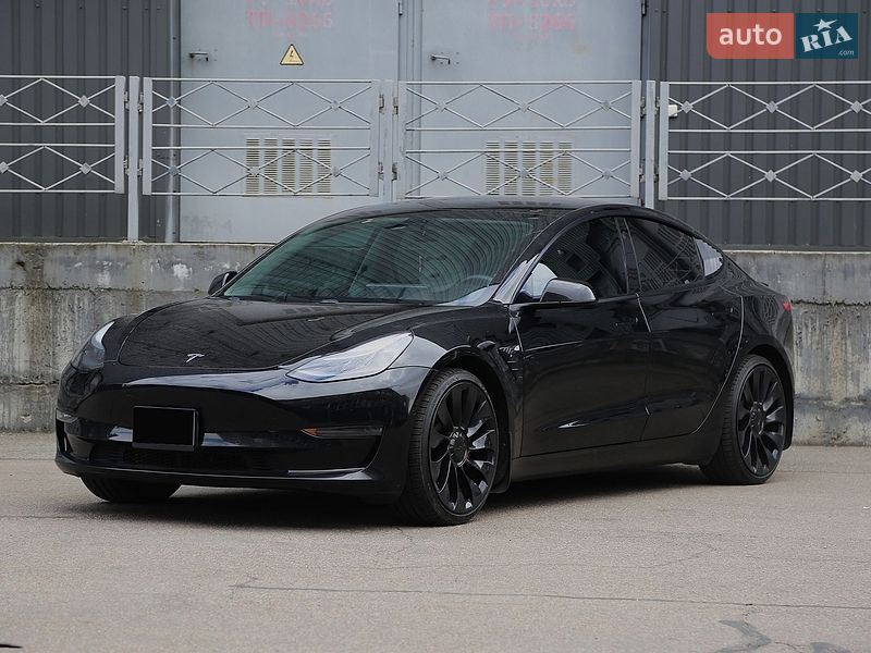 Седан Tesla Model 3 2021 в Киеве
