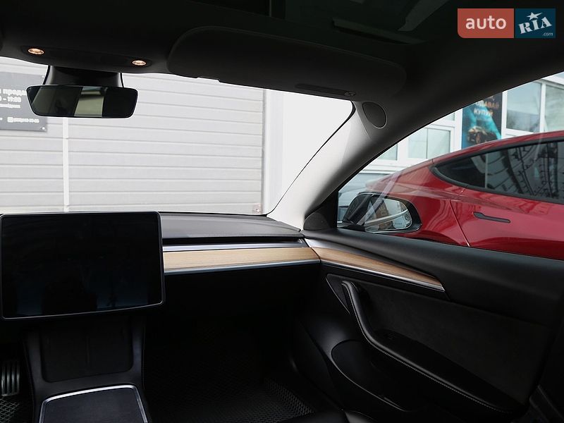 Седан Tesla Model 3 2021 в Киеве