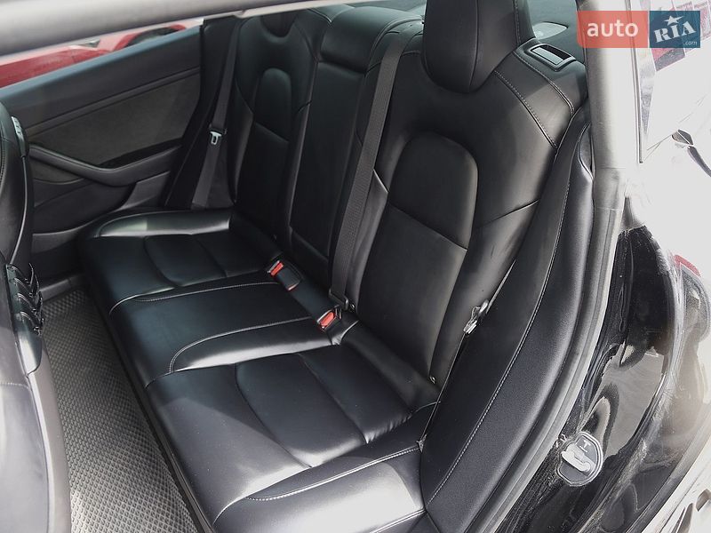 Седан Tesla Model 3 2021 в Киеве