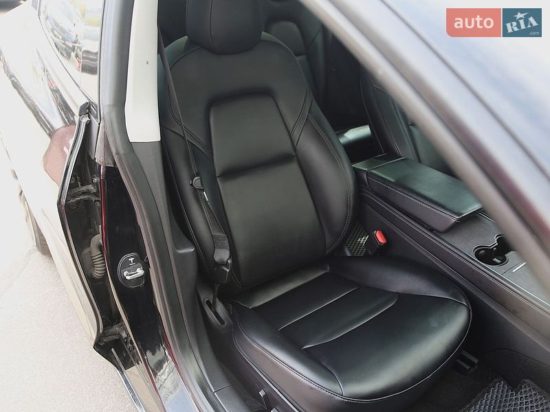 Седан Tesla Model 3 2021 в Киеве
