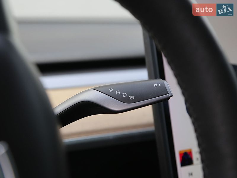 Седан Tesla Model 3 2021 в Киеве