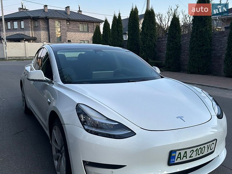 Седан Tesla Model 3 2020 в Киеве
