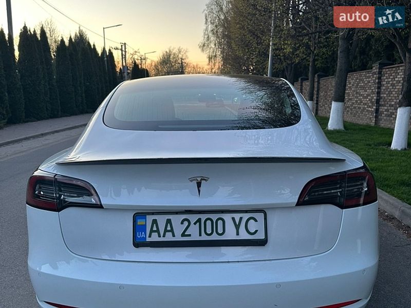 Седан Tesla Model 3 2020 в Киеве