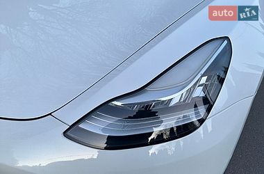 Седан Tesla Model 3 2020 в Киеве