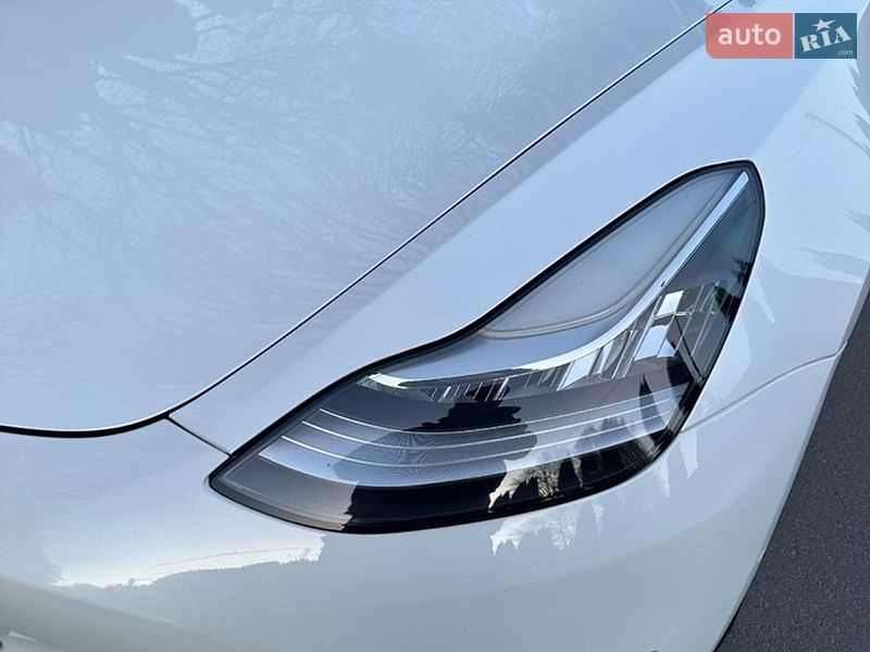 Седан Tesla Model 3 2020 в Киеве