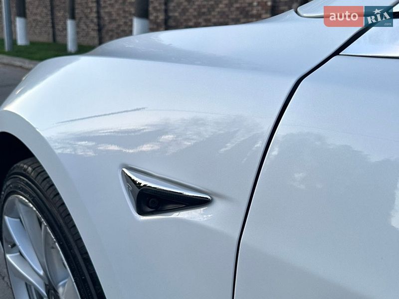 Седан Tesla Model 3 2020 в Киеве