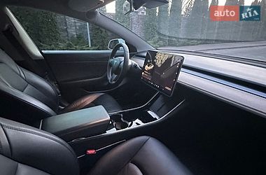 Седан Tesla Model 3 2020 в Киеве