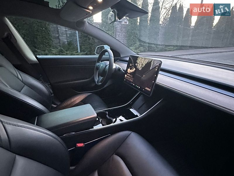 Седан Tesla Model 3 2020 в Киеве