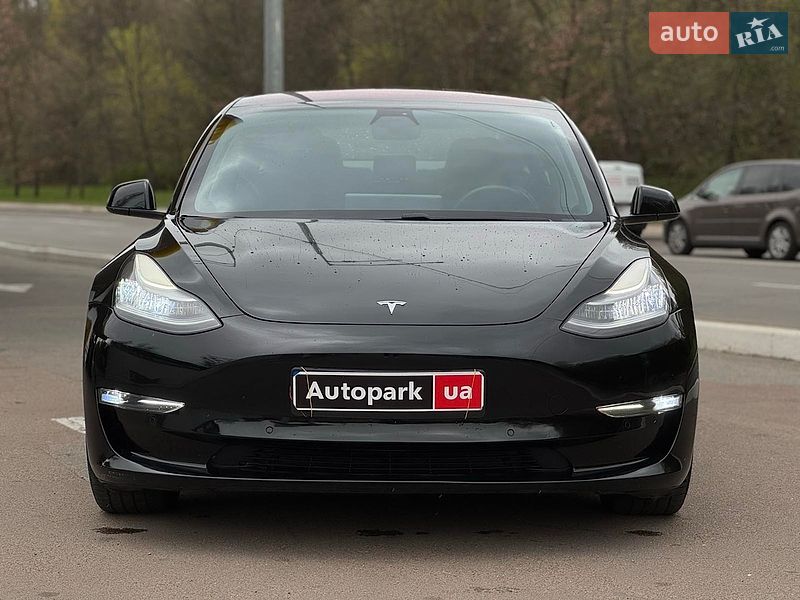 Седан Tesla Model 3 2019 в Киеве