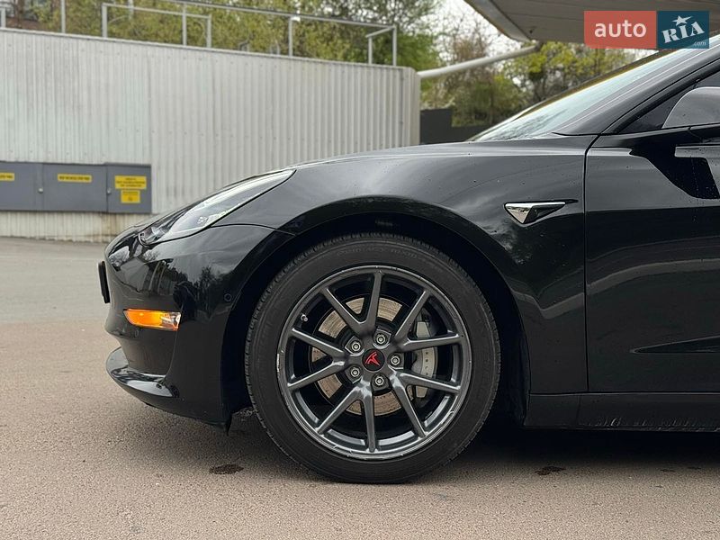 Седан Tesla Model 3 2019 в Киеве