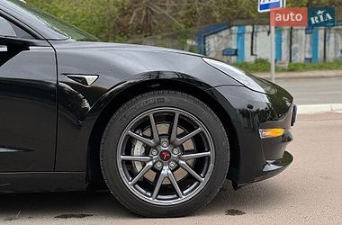 Седан Tesla Model 3 2019 в Киеве