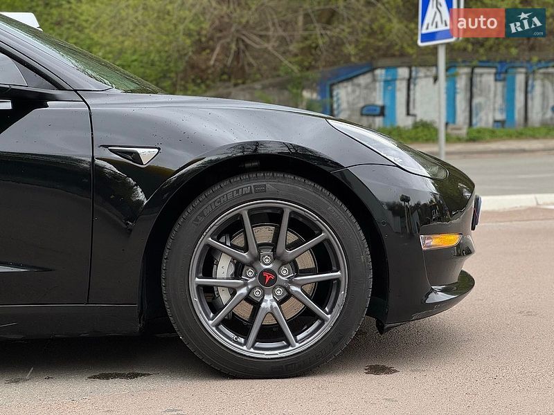 Седан Tesla Model 3 2019 в Киеве
