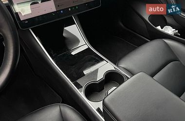 Седан Tesla Model 3 2019 в Киеве