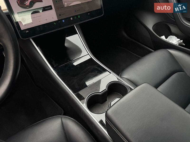 Седан Tesla Model 3 2019 в Киеве
