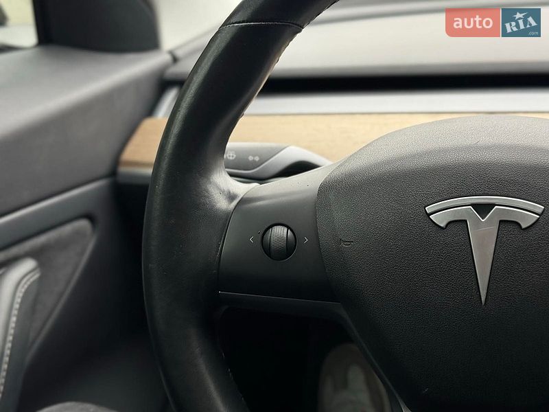 Седан Tesla Model 3 2019 в Киеве