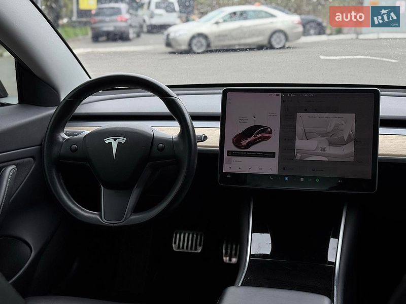 Седан Tesla Model 3 2019 в Киеве