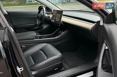 Седан Tesla Model 3 2019 в Киеве