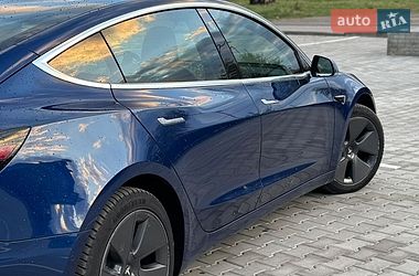 Седан Tesla Model 3 2019 в Шептицькому