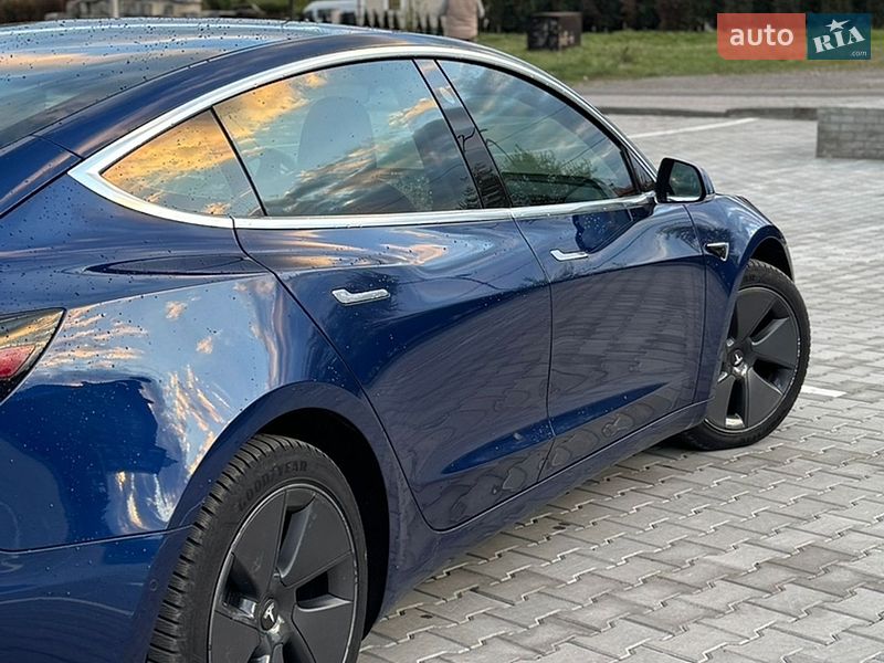 Седан Tesla Model 3 2019 в Шептицькому