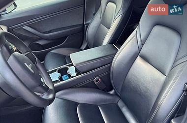 Седан Tesla Model 3 2019 в Шептицькому