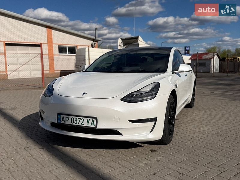 Tesla Model 3 2020