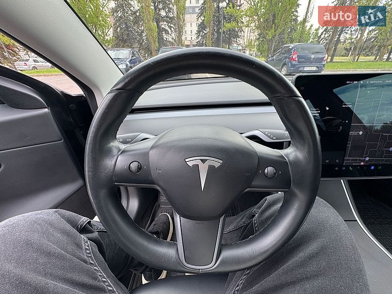 Седан Tesla Model 3 2018 в Кривому Розі