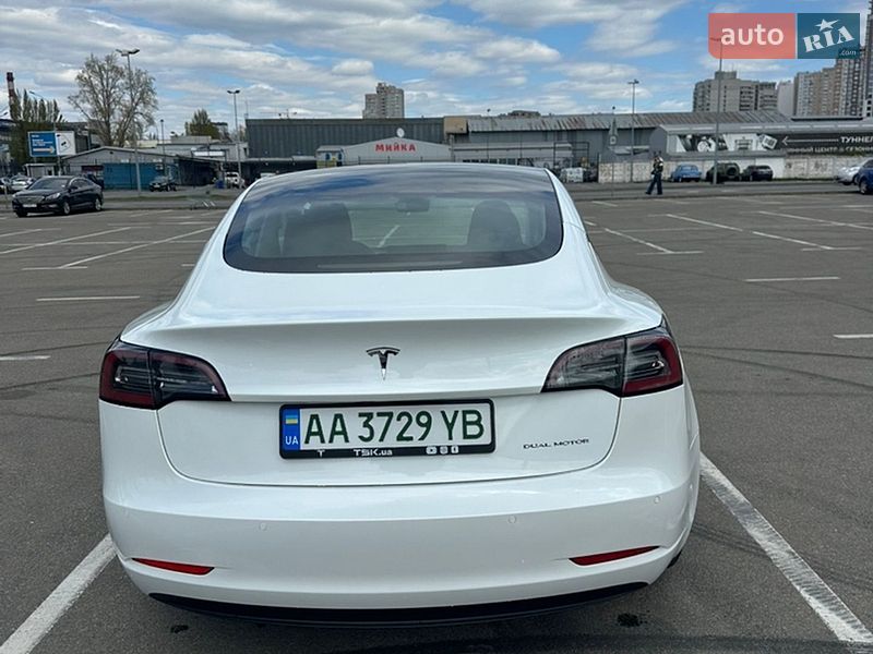Седан Tesla Model 3 2021 в Києві