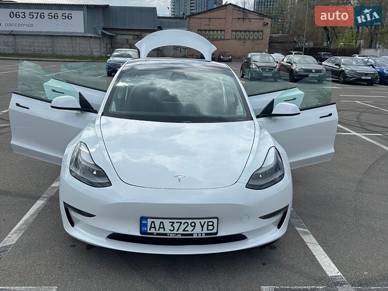 Седан Tesla Model 3 2021 в Києві