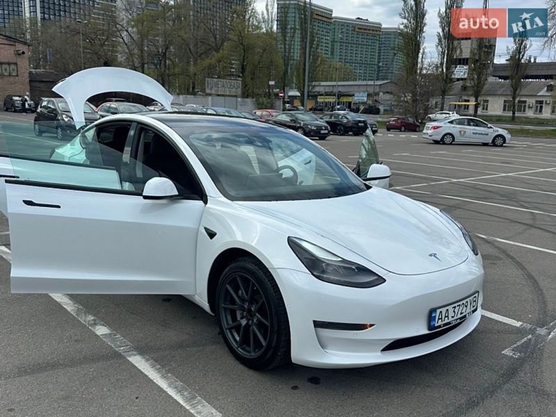 Седан Tesla Model 3 2021 в Києві