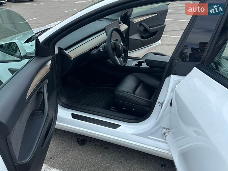Седан Tesla Model 3 2021 в Києві