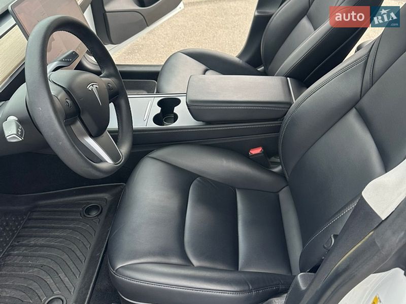 Седан Tesla Model 3 2021 в Києві