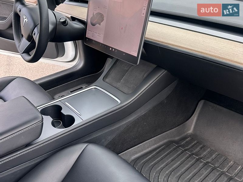 Седан Tesla Model 3 2021 в Києві