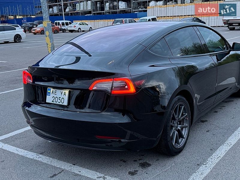 Седан Tesla Model 3 2018 в Дніпрі
