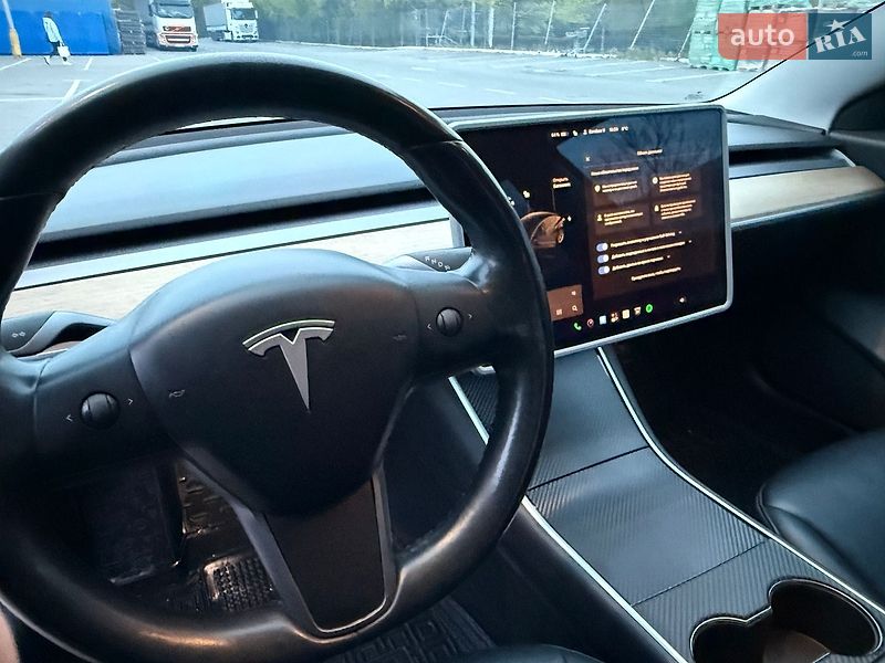 Седан Tesla Model 3 2018 в Дніпрі