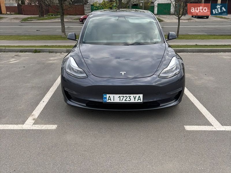 Седан Tesla Model 3 2021 в Киеве