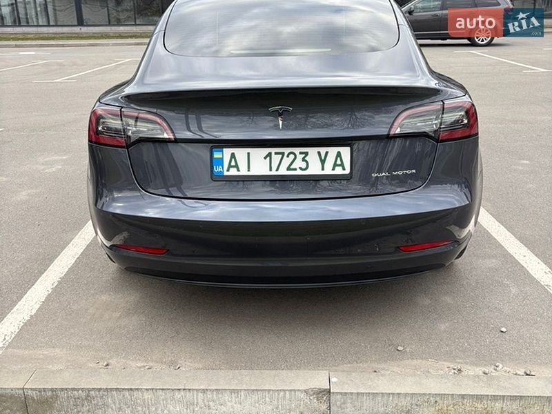 Седан Tesla Model 3 2021 в Киеве