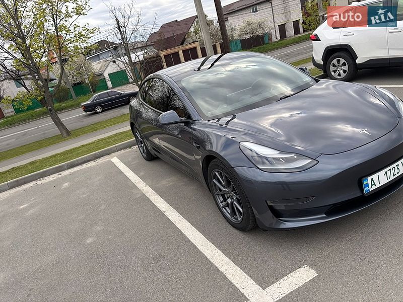 Седан Tesla Model 3 2021 в Киеве