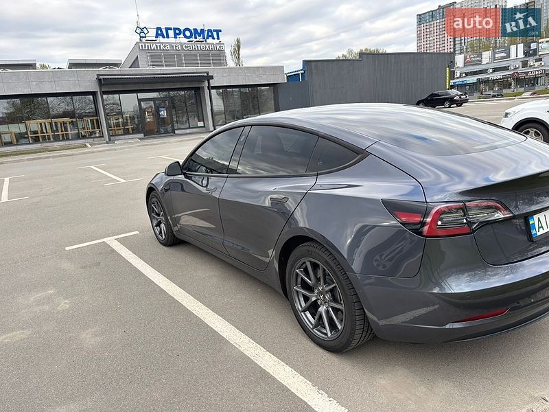 Седан Tesla Model 3 2021 в Киеве