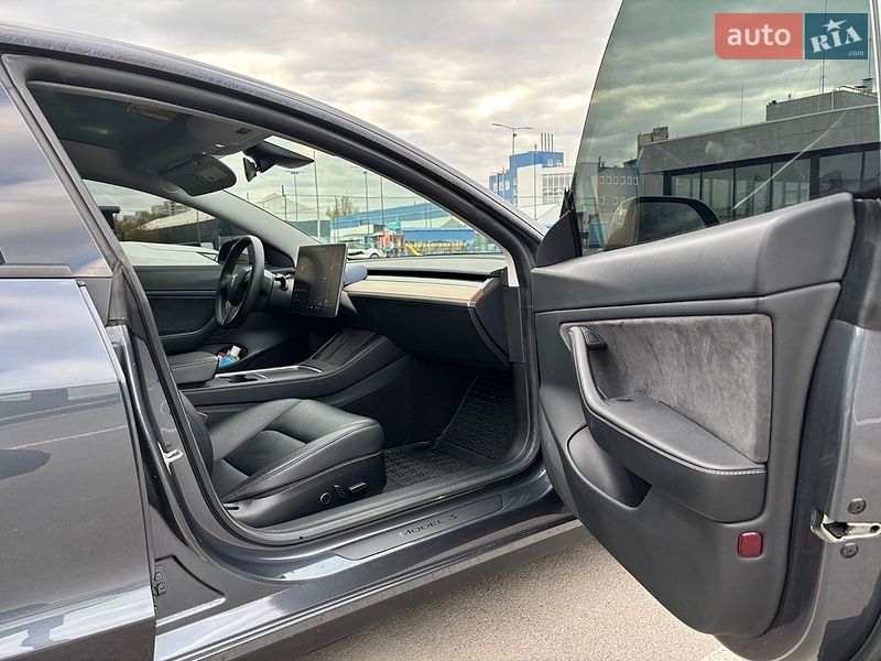 Седан Tesla Model 3 2021 в Киеве