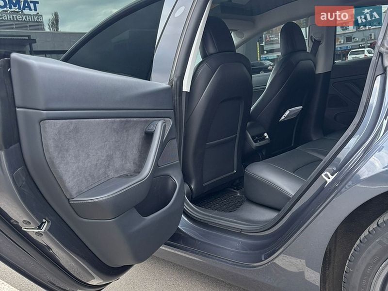 Седан Tesla Model 3 2021 в Киеве
