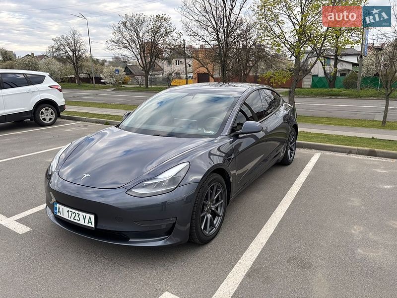 Седан Tesla Model 3 2021 в Киеве