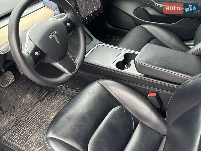 Седан Tesla Model 3 2021 в Киеве