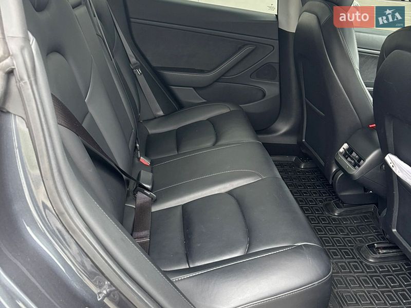 Седан Tesla Model 3 2021 в Киеве