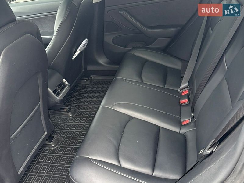 Седан Tesla Model 3 2021 в Киеве