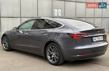 Седан Tesla Model 3 2018 в Львове