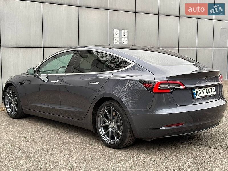 Седан Tesla Model 3 2018 в Львове